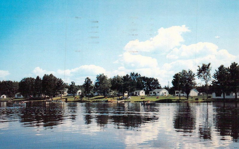 Vagabond Resort - Vintage Postcard